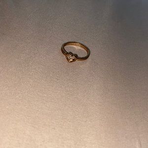 i’m selling this ring it’s from amazon and it is a size 8